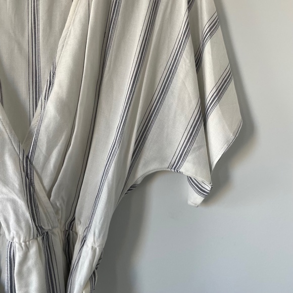 White Striped Romper - Picture 4 of 5